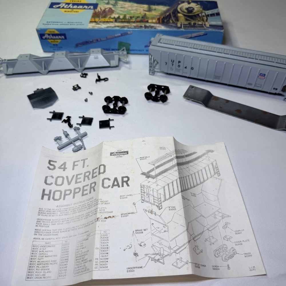 Ho Scale Athearn Union Pacific 4452 54' Covered Hopper UP Blue Box Chess IE